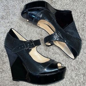Gianni Bini black platform shoes
